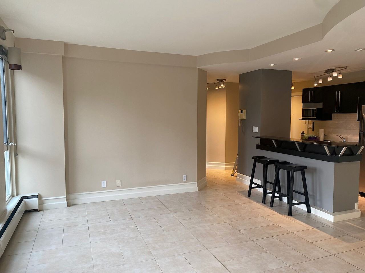 706 Hyde Park Apts - Photo 6 of 39