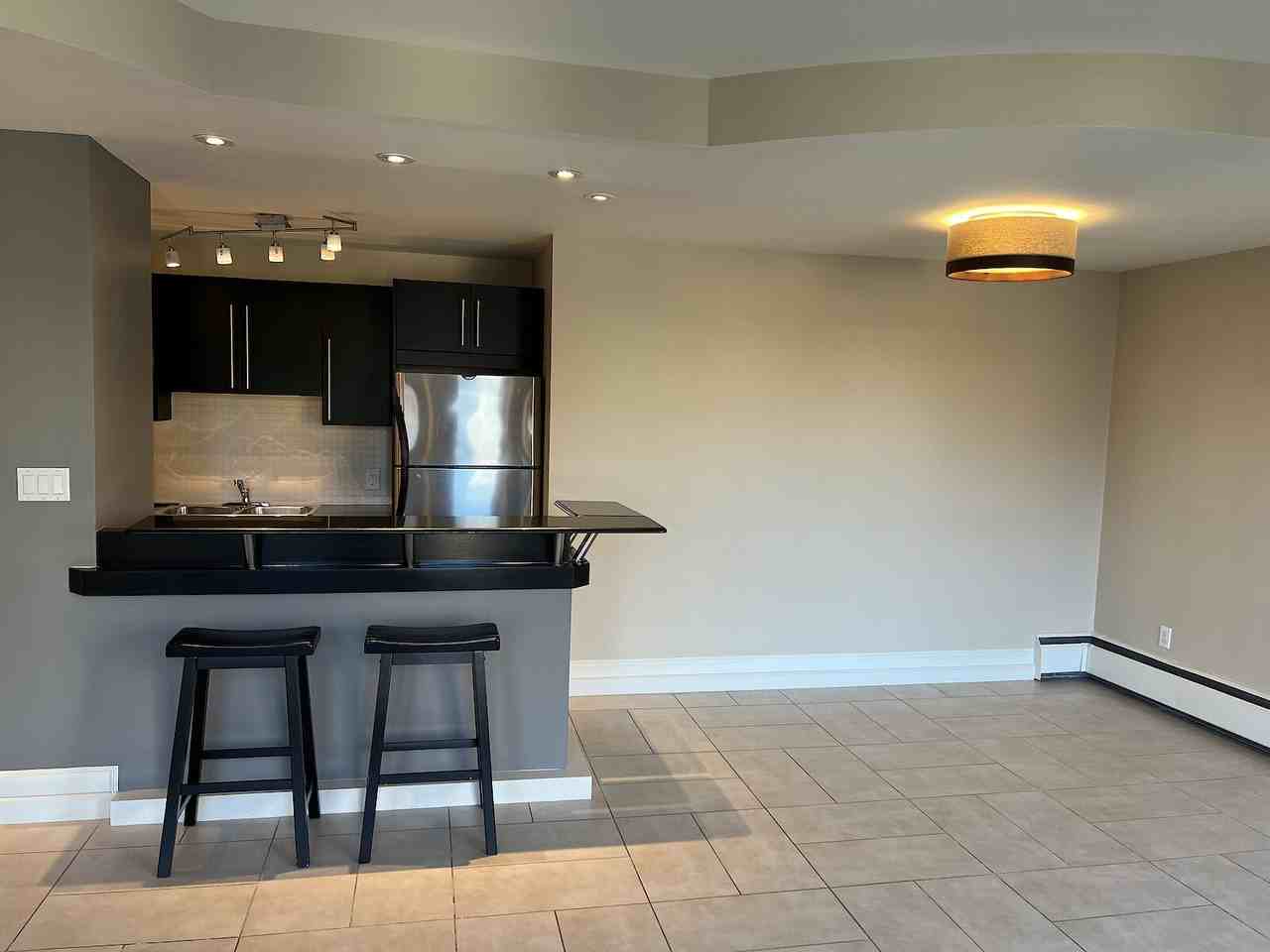 706 Hyde Park Apts - Photo 7 of 39