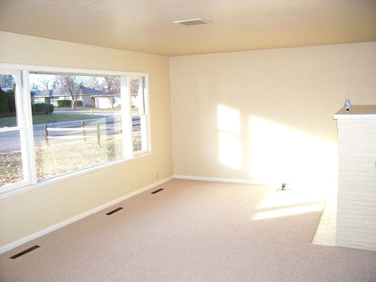 1101 Broadview Pl - Photo 7 of 34