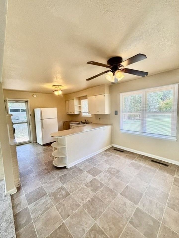 1101 Broadview Pl - Photo 5 of 23