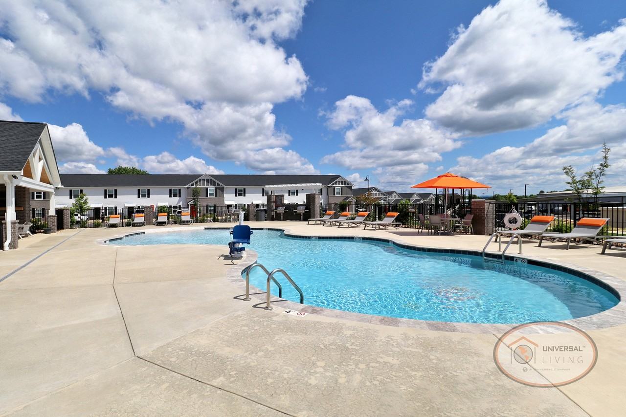 Universal at Strawberry Plains - Photo 3 of 50