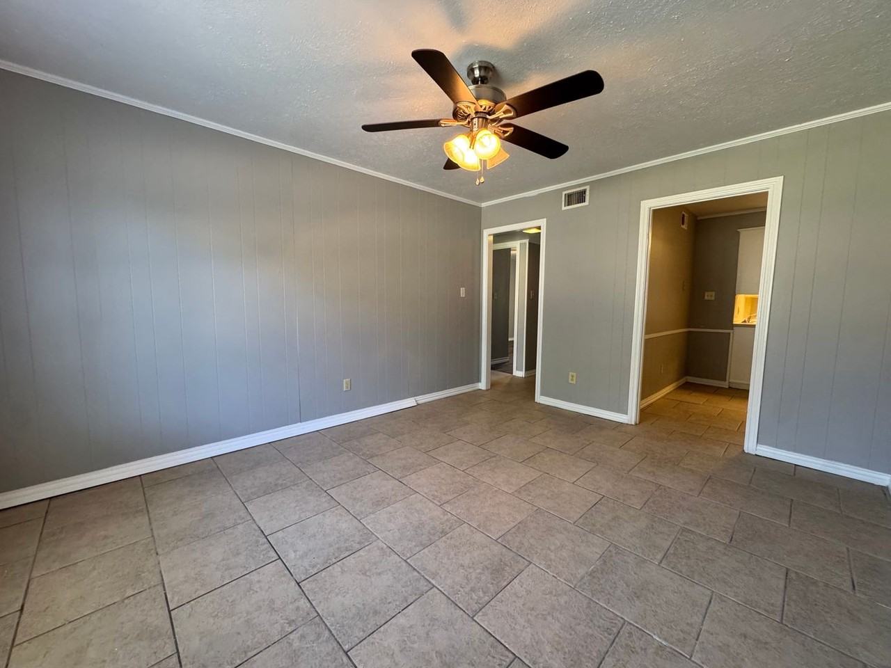 1 Forest Villa Apartments 1 - Photo 2 of 9