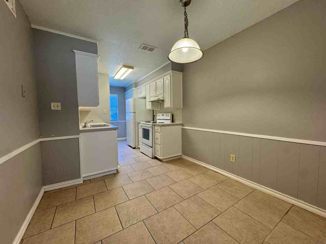 1 Forest Villa Apartments 1 - Photo 3 of 9