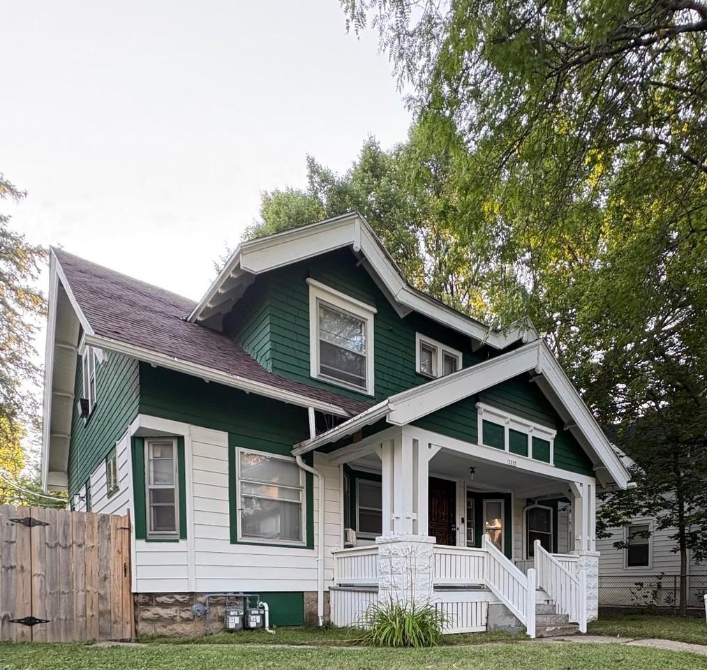 3215 N Palmer St #NA - Photo 2 of 4