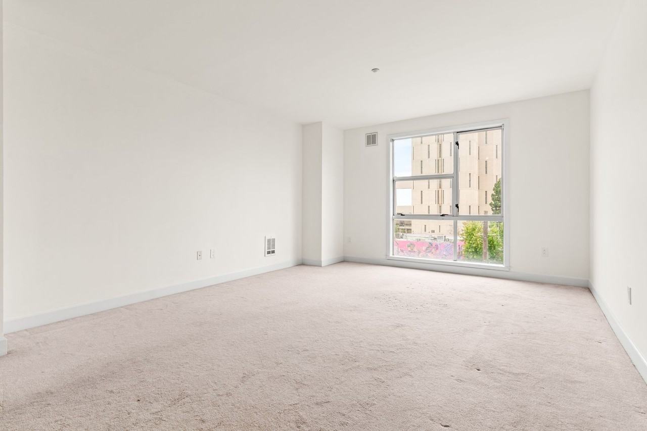 585 9th St - Photo 2 of 30