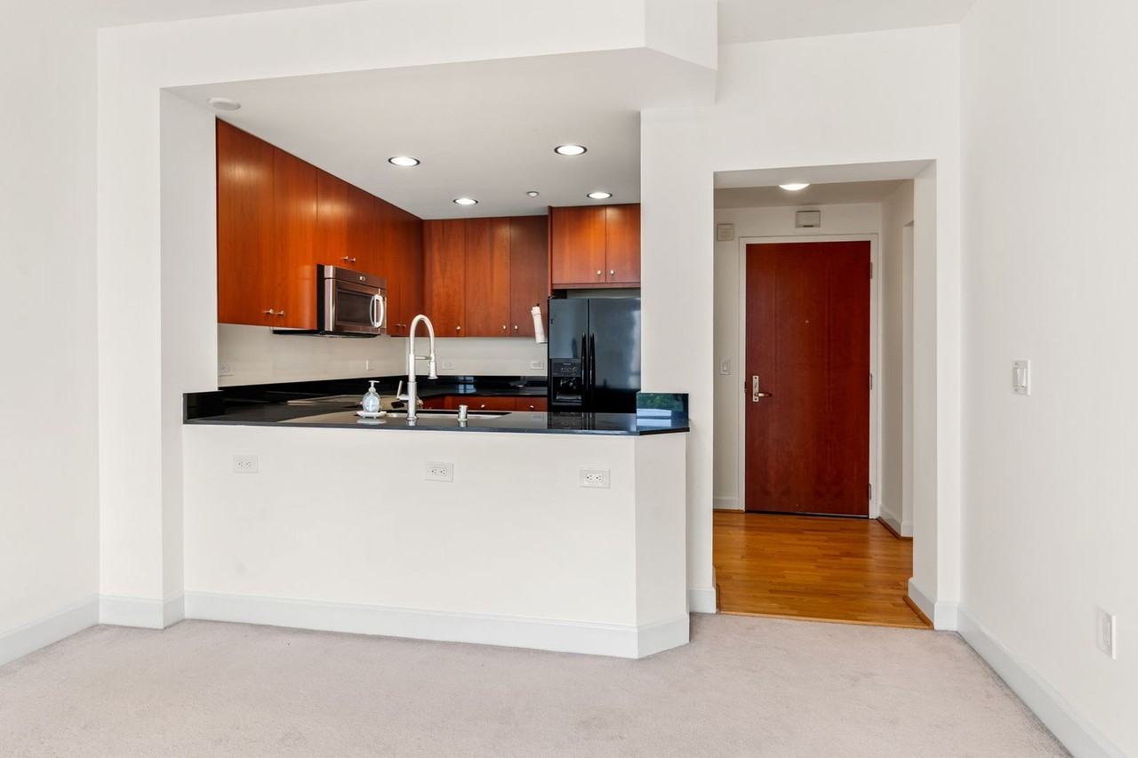 585 9th St - Photo 5 of 30