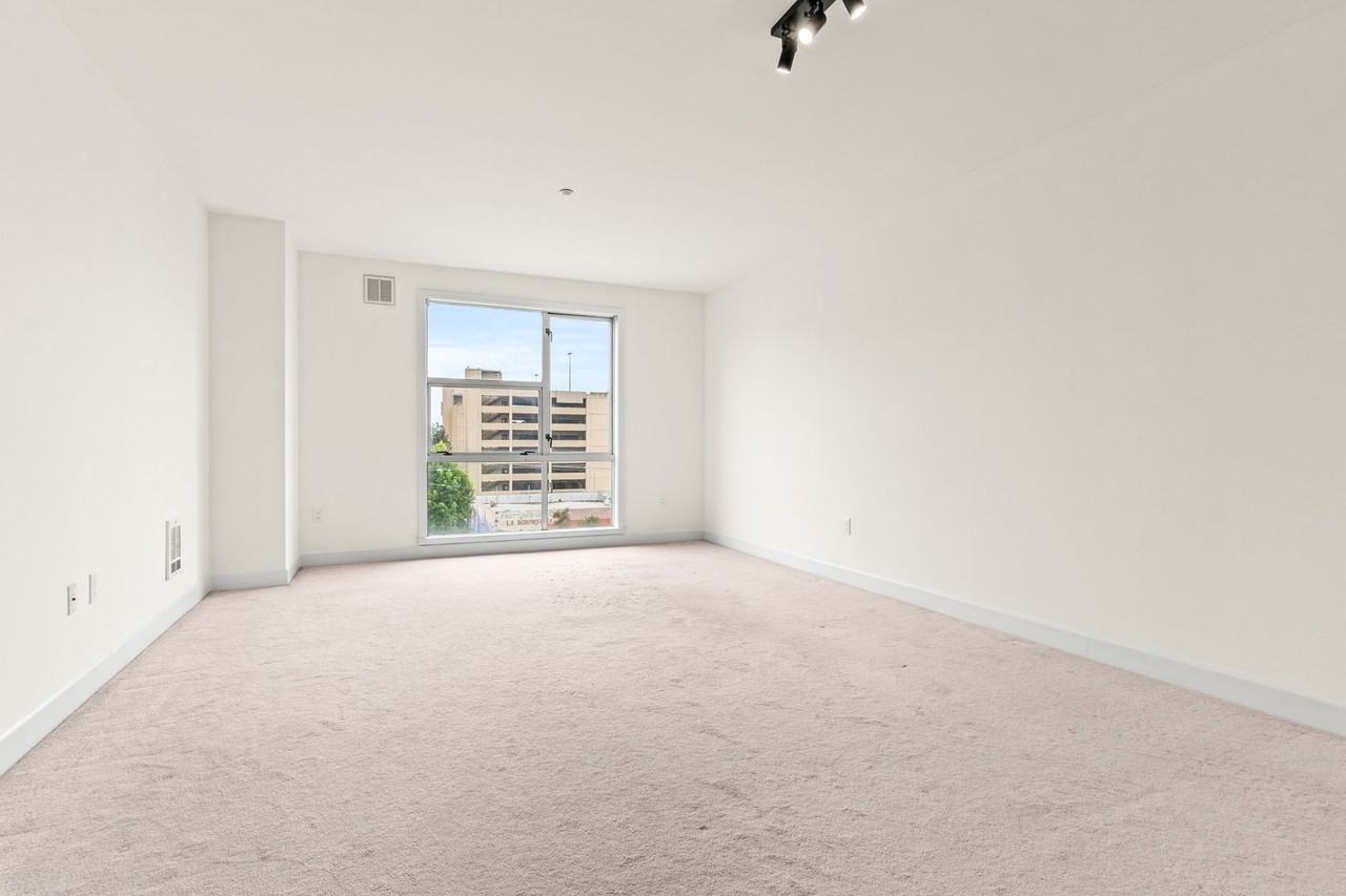 585 9th St - Photo 4 of 30