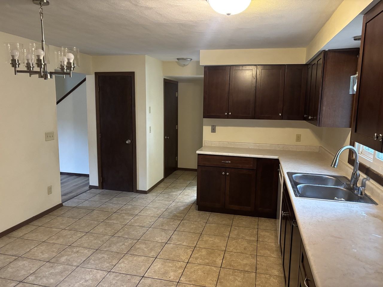 2419 S Schaefer St #2419 - Photo 2 of 9