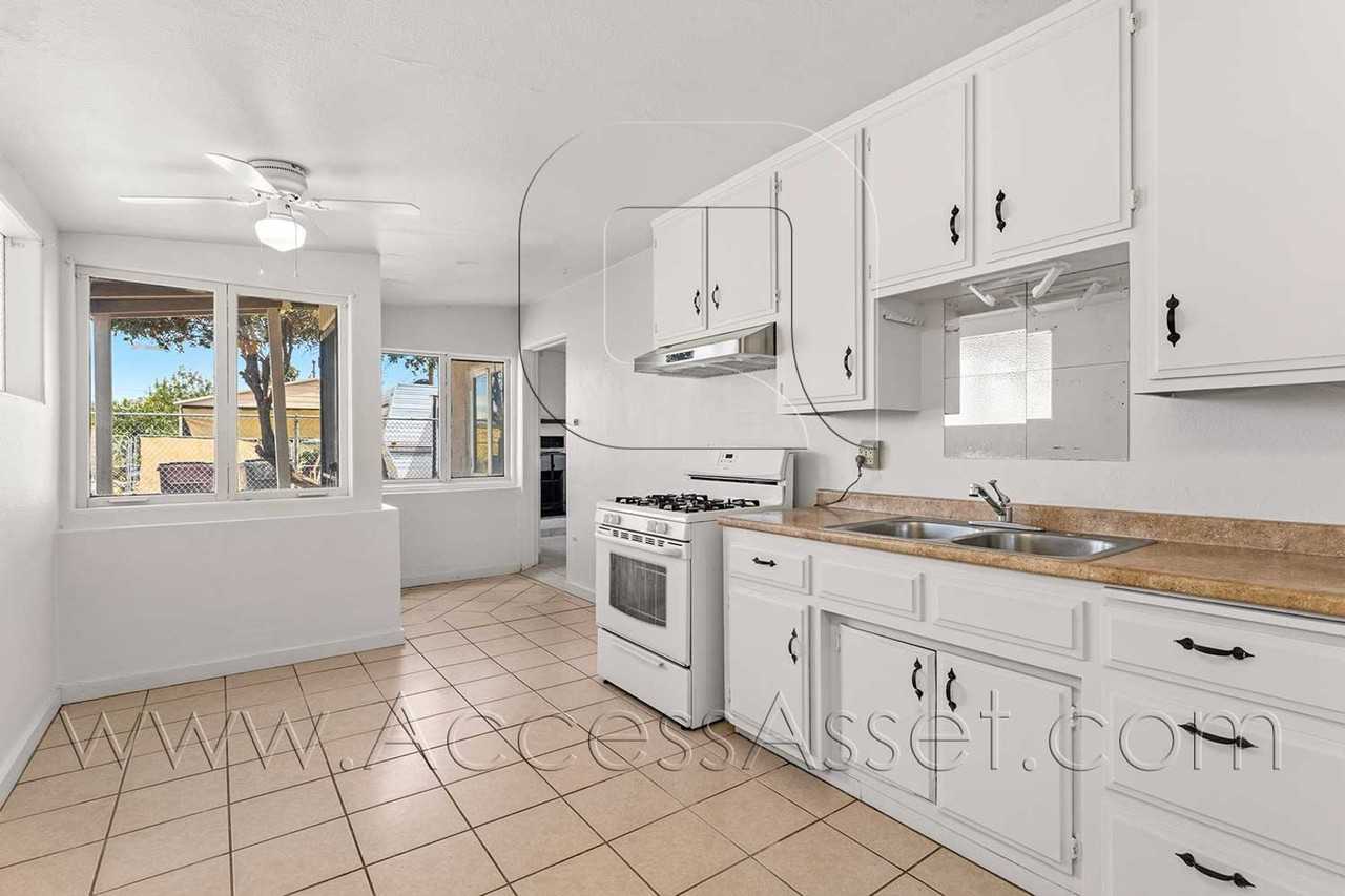 675 American Ave #2 - Photo 3 of 20