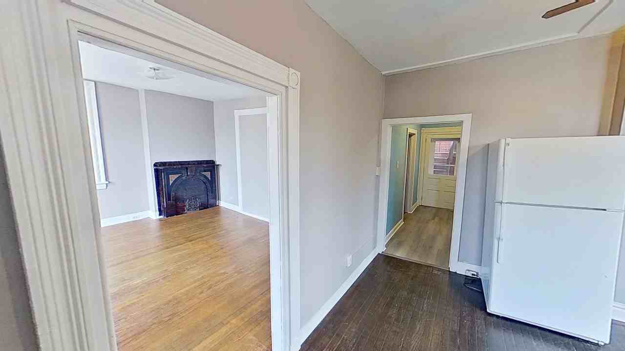 409 Carlisle St - Photo 2 of 9