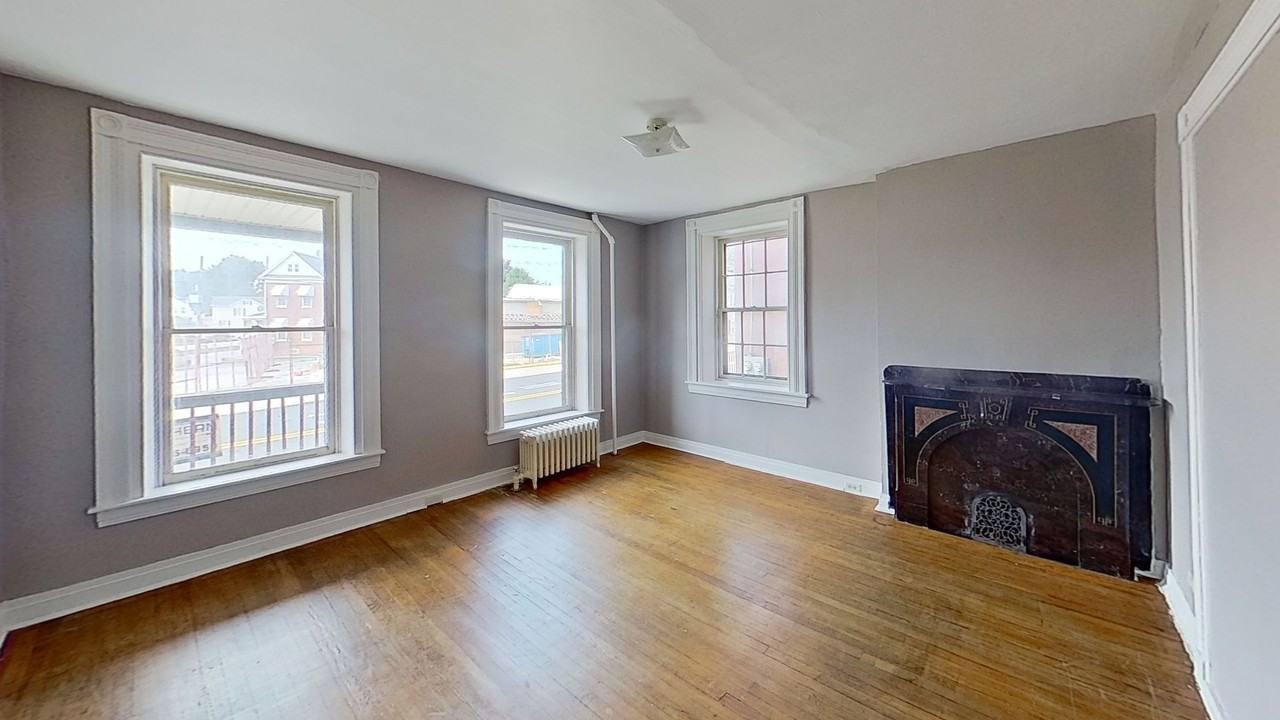 409 Carlisle St - Photo 4 of 9