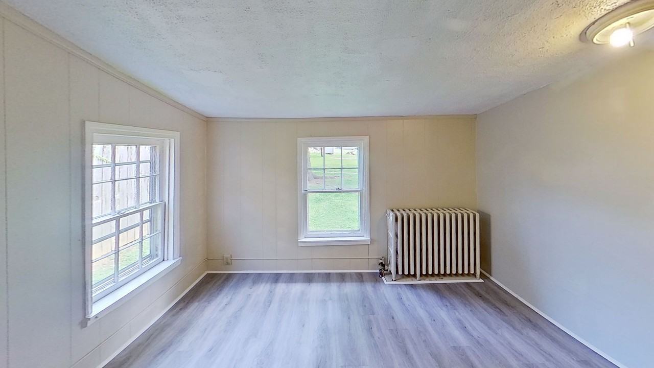 409 Carlisle St - Photo 5 of 9