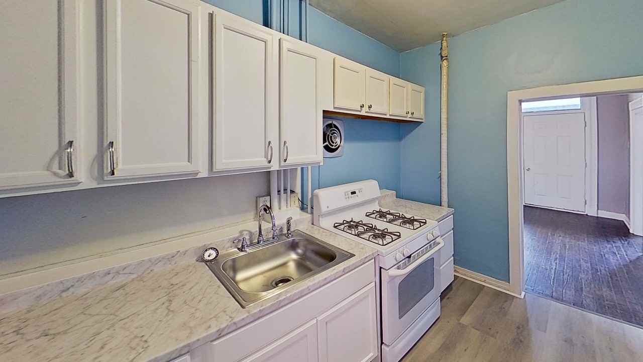 409 Carlisle St - Photo 6 of 9