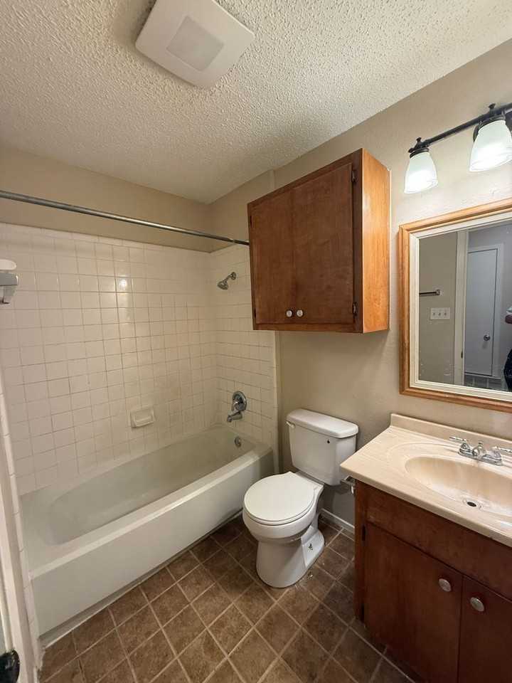 812A Ramble Ln - Photo 2 of 12