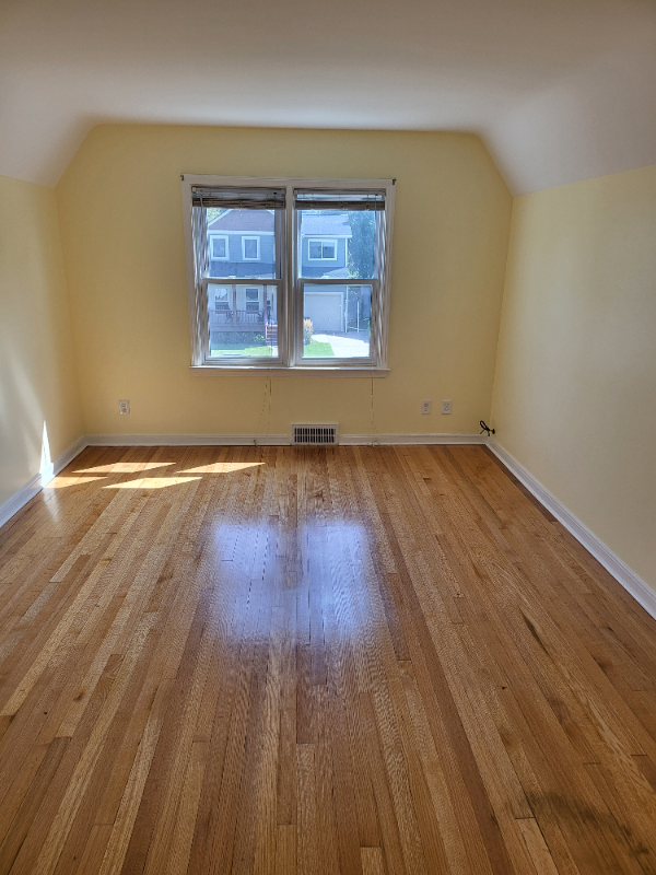 235 Jewell St - Photo 3 of 7