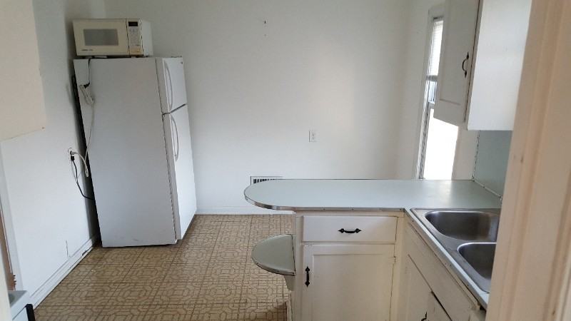 235 Jewell St - Photo 5 of 7