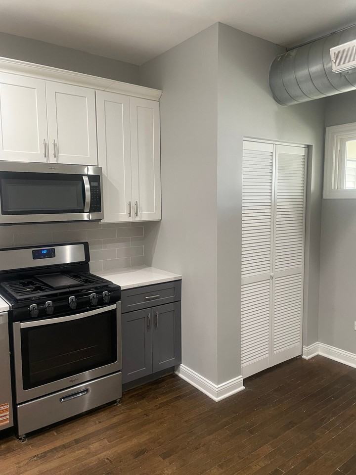 2923 N Wisner Ave #2 - Photo 2 of 12