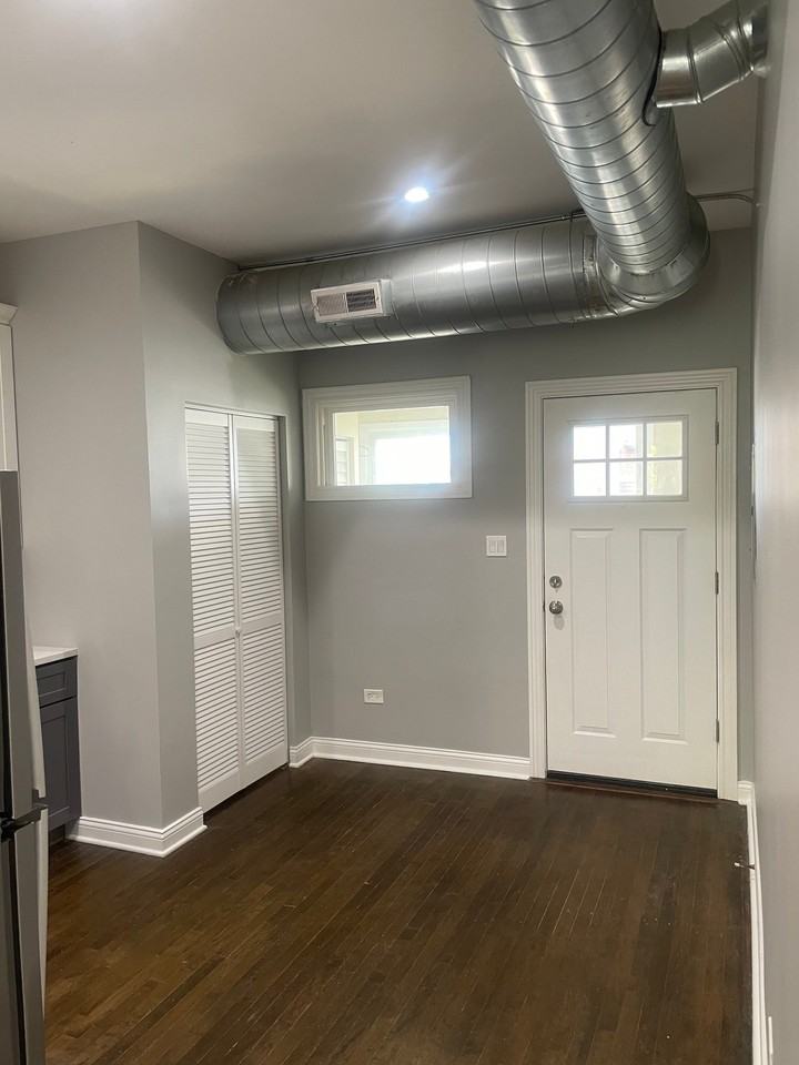 2923 N Wisner Ave #2 - Photo 3 of 12