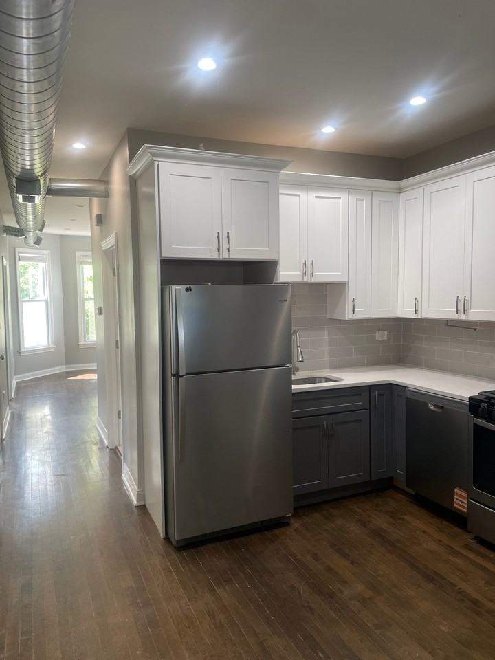 2923 N Wisner Ave #2 - Photo 4 of 12