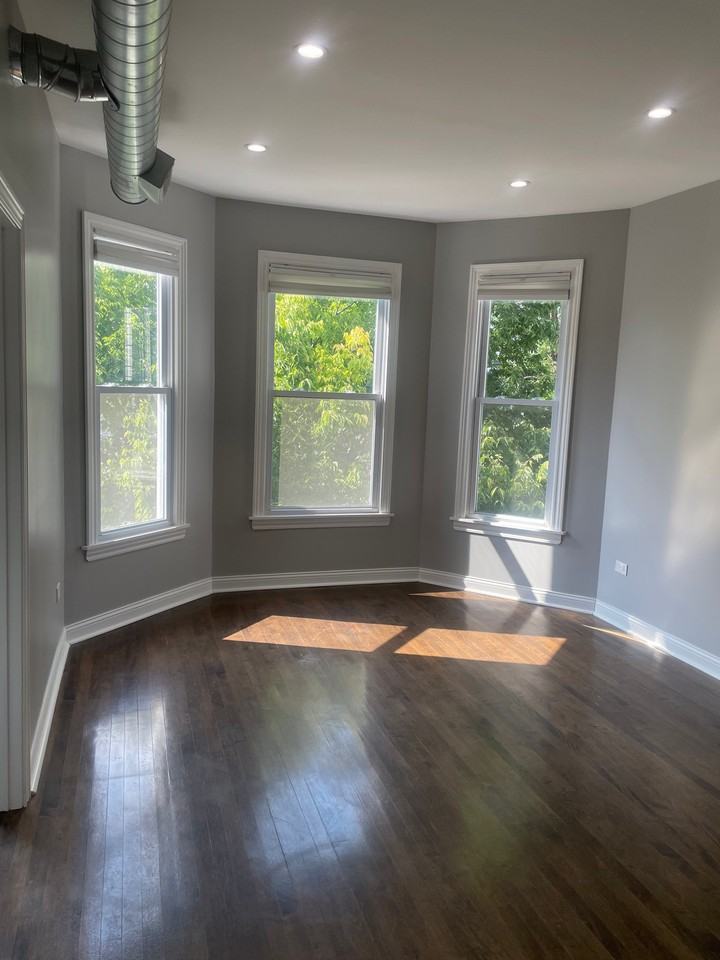 2923 N Wisner Ave #2 - Photo 5 of 12