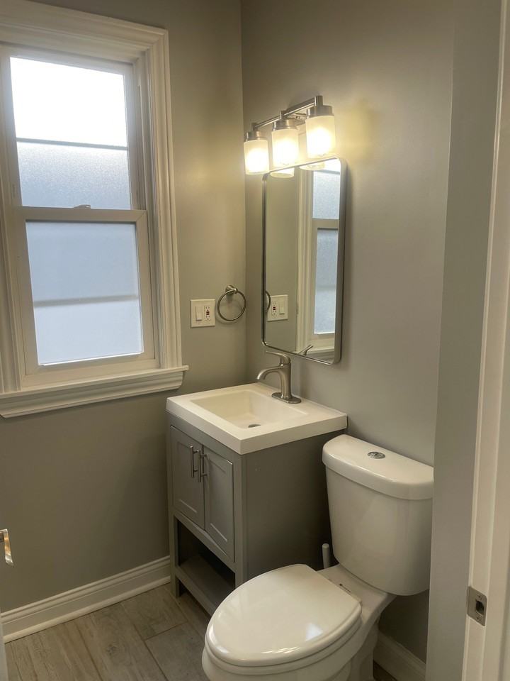 2923 N Wisner Ave #2 - Photo 7 of 12