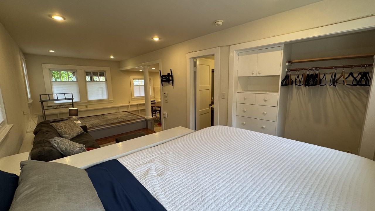 1310 Milvia St - Photo 2 of 9