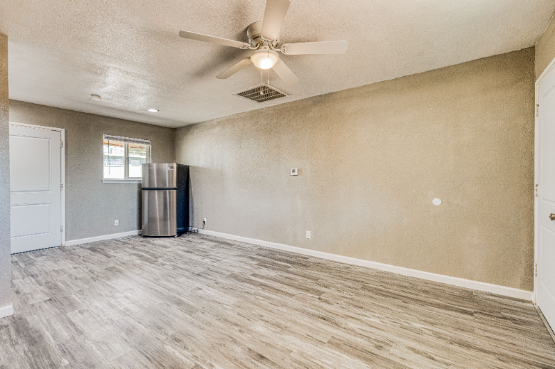 8709 Lawson St #4 - Photo 3 of 20