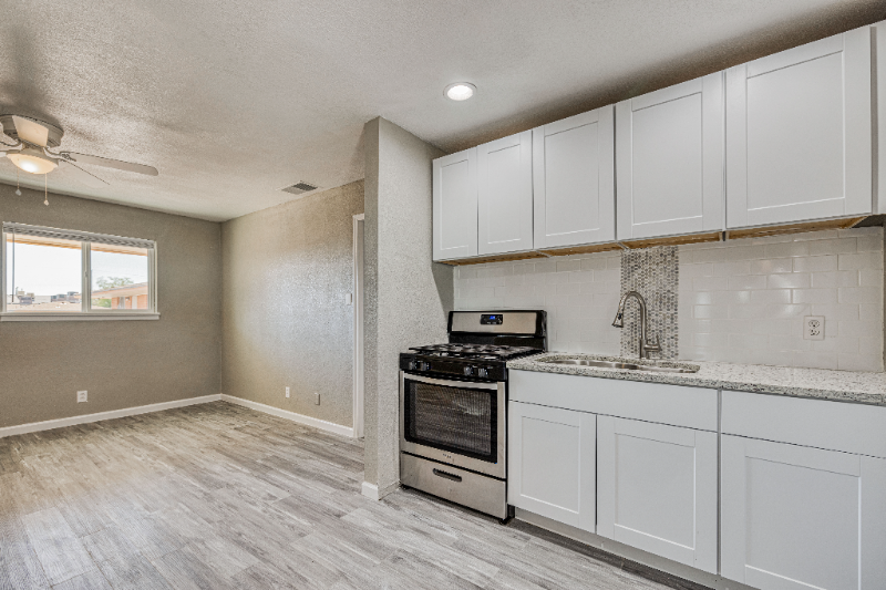 8709 Lawson St #4 - Photo 4 of 20