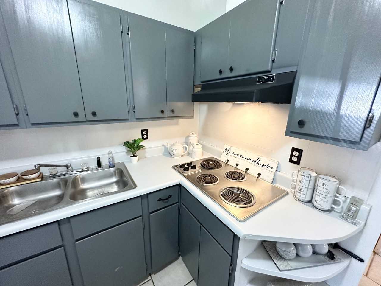 7418 Meadow Cliff St #B - Photo 3 of 6