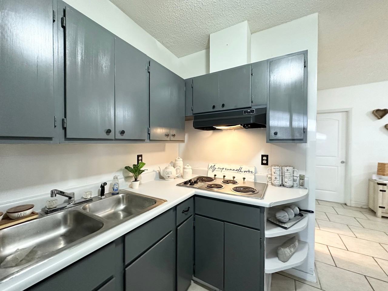 7418 Meadow Cliff St #B - Photo 4 of 6