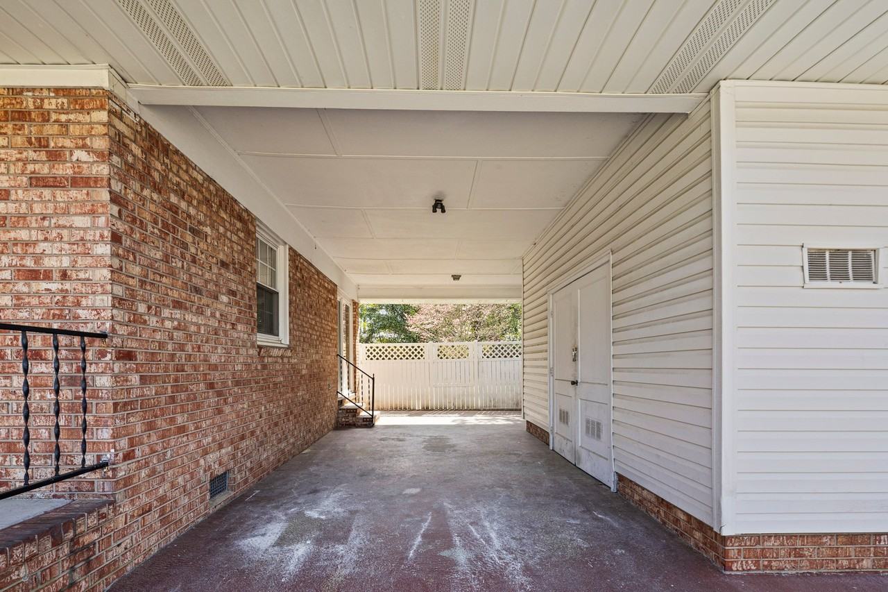 5039 Onslow St - Photo 3 of 14