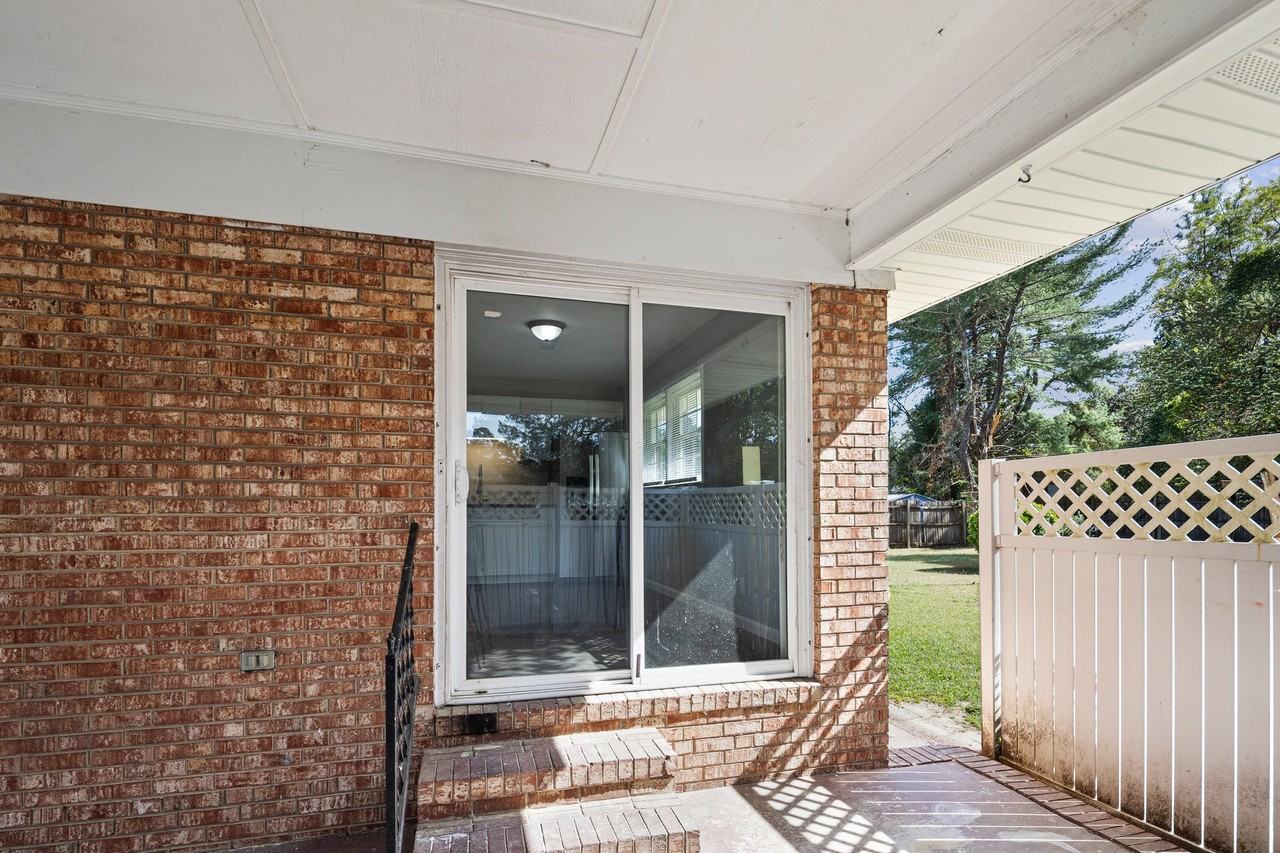 5039 Onslow St - Photo 4 of 14