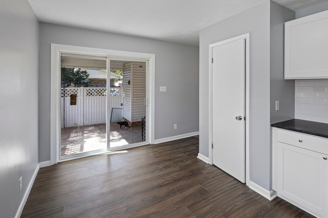 5039 Onslow St - Photo 5 of 14