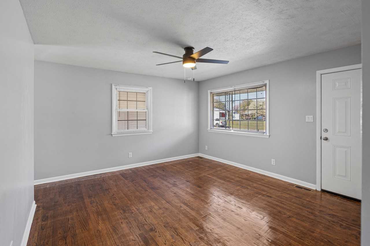 5039 Onslow St - Photo 7 of 14