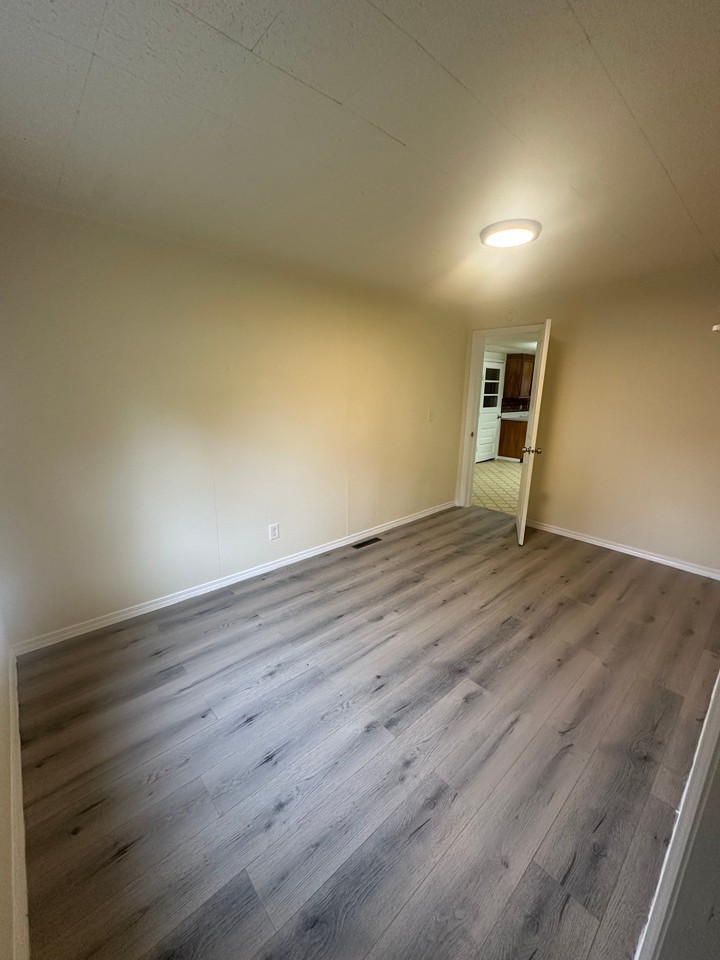 520 N Maple St - Photo 2 of 5