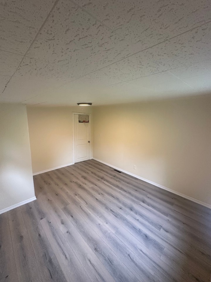 520 N Maple St - Photo 3 of 5
