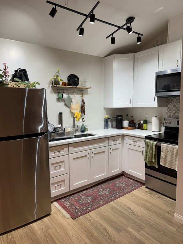 1084 Garden Glen Ln - Photo 5 of 17