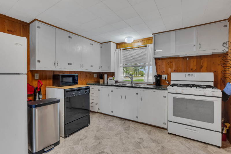 104 1st Ave Nw - Photo 3 of 17