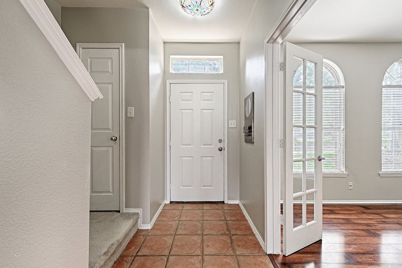 2804 Hudson Xing - Photo 5 of 20