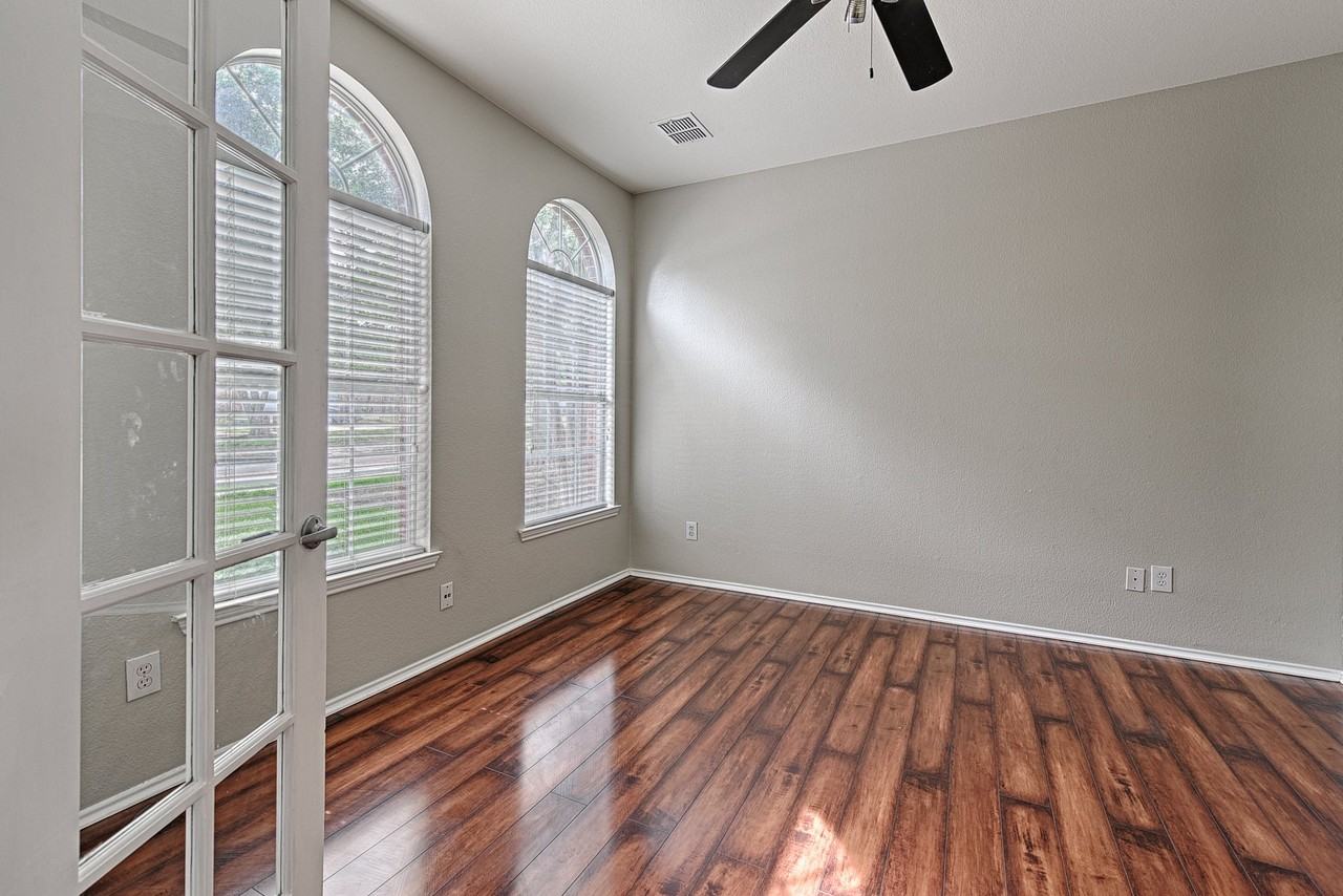 2804 Hudson Xing - Photo 6 of 20