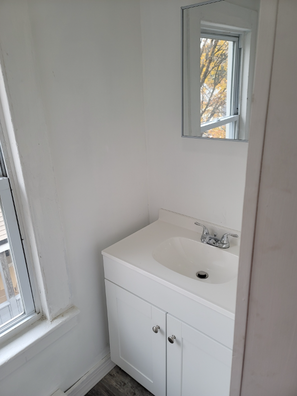 135 Willow St - Photo 3 of 9