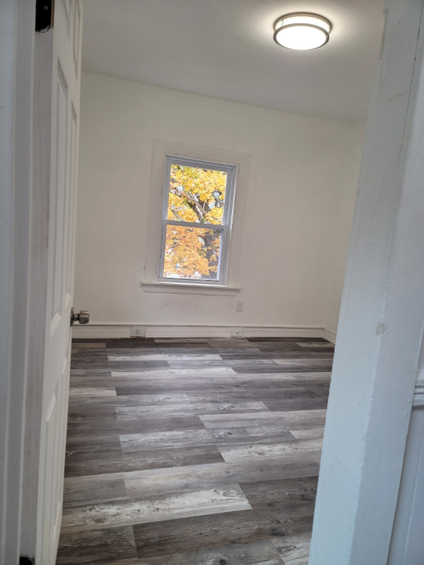 135 Willow St - Photo 5 of 9