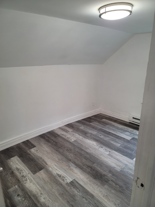 135 Willow St - Photo 6 of 9