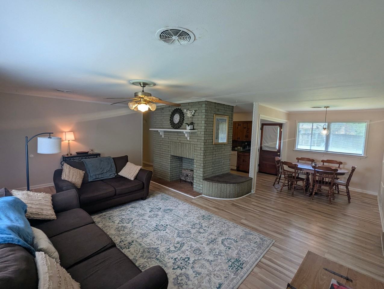 1003 Civic St - Photo 2 of 17