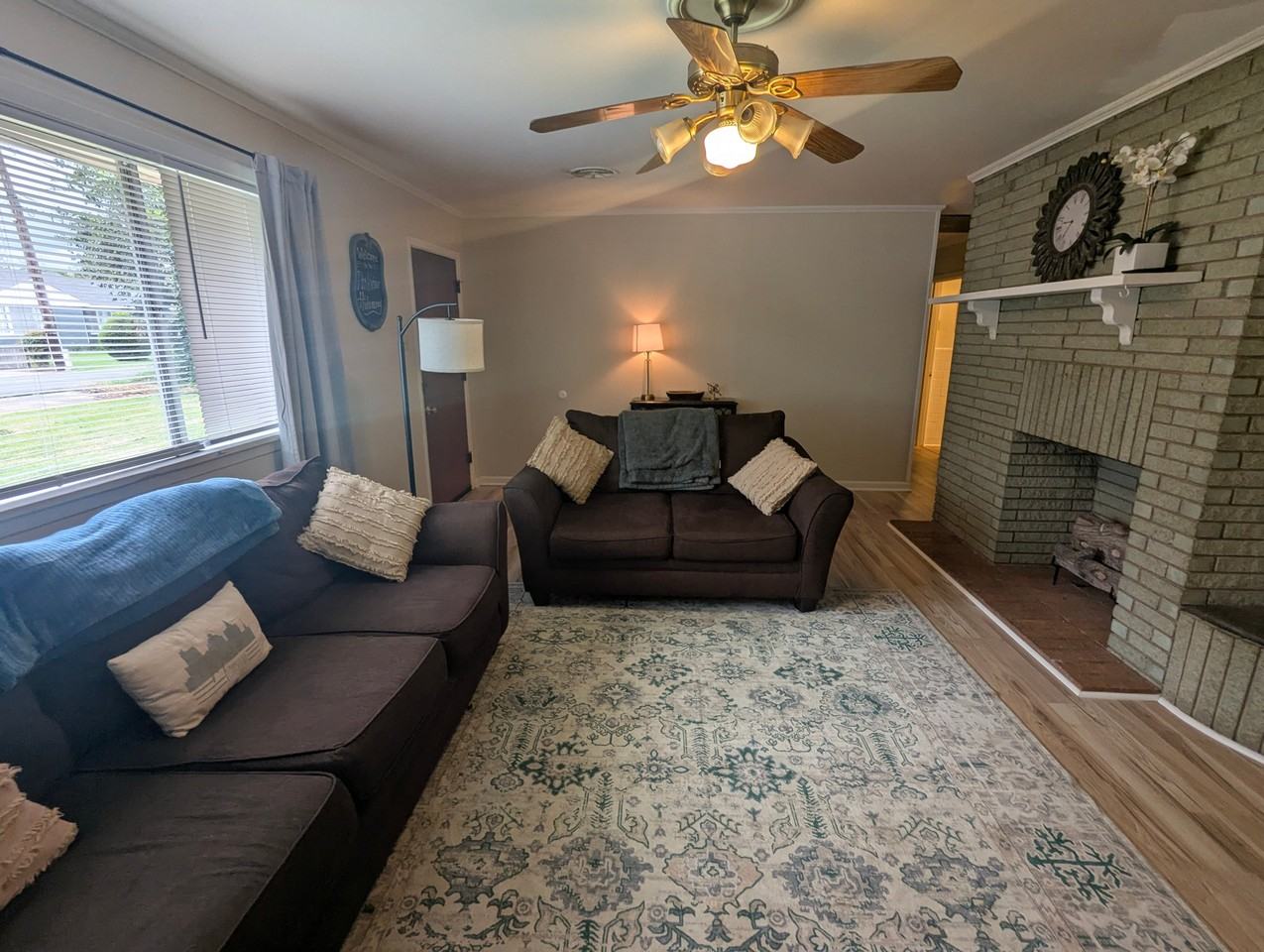 1003 Civic St - Photo 3 of 17
