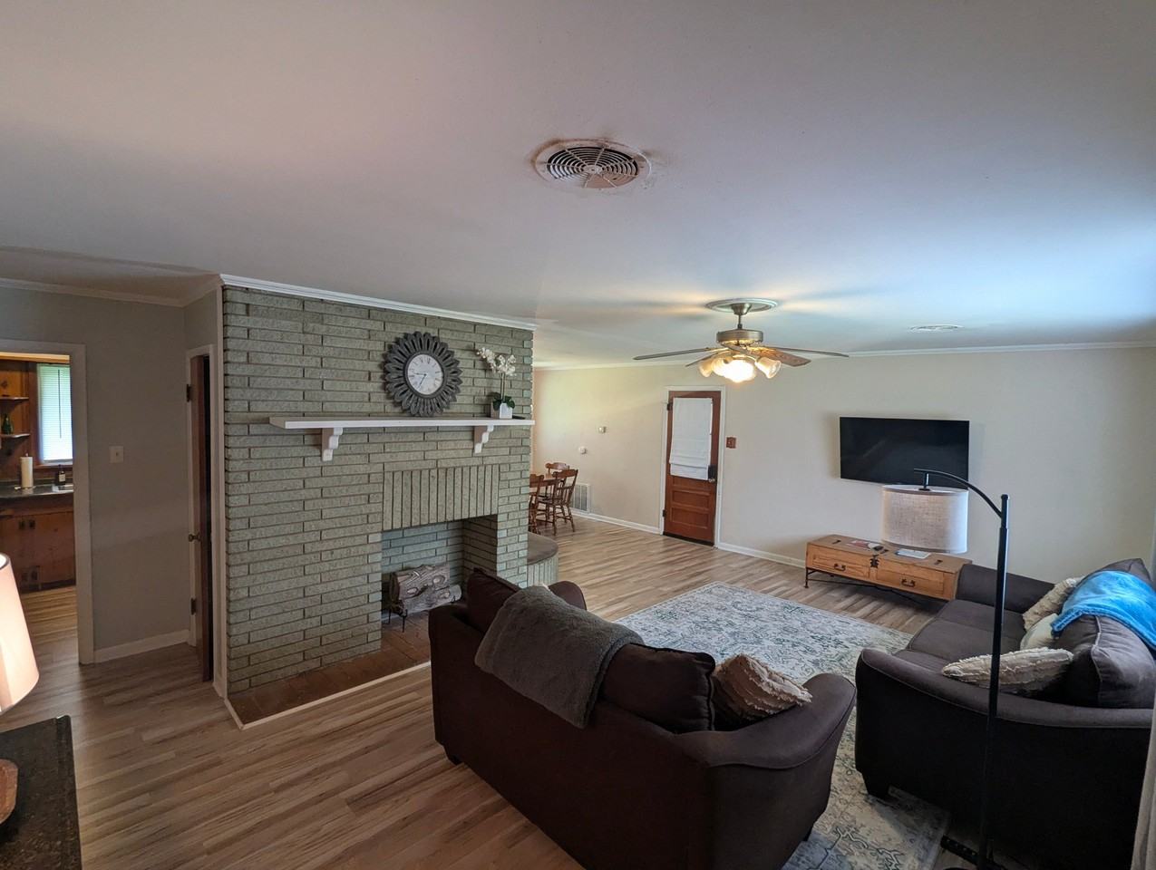 1003 Civic St - Photo 4 of 17
