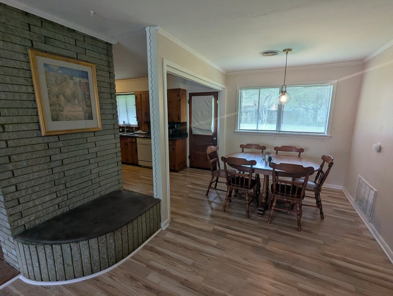 1003 Civic St - Photo 5 of 17