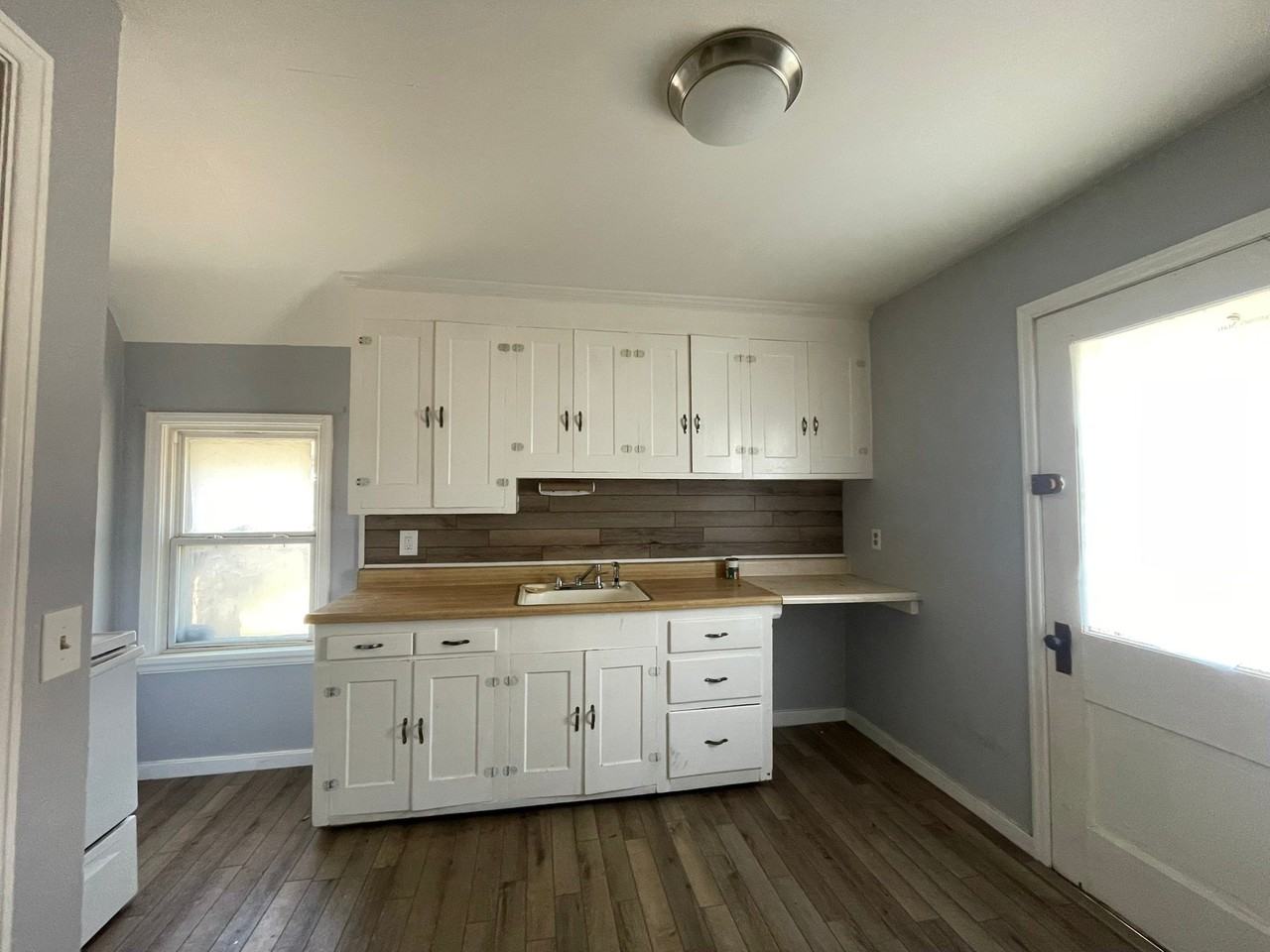 115 Sycamore St #B - Photo 3 of 8