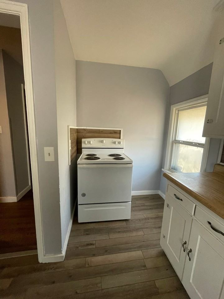 115 Sycamore St #B - Photo 4 of 8