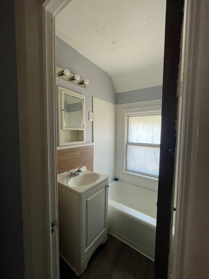 115 Sycamore St #B - Photo 6 of 8